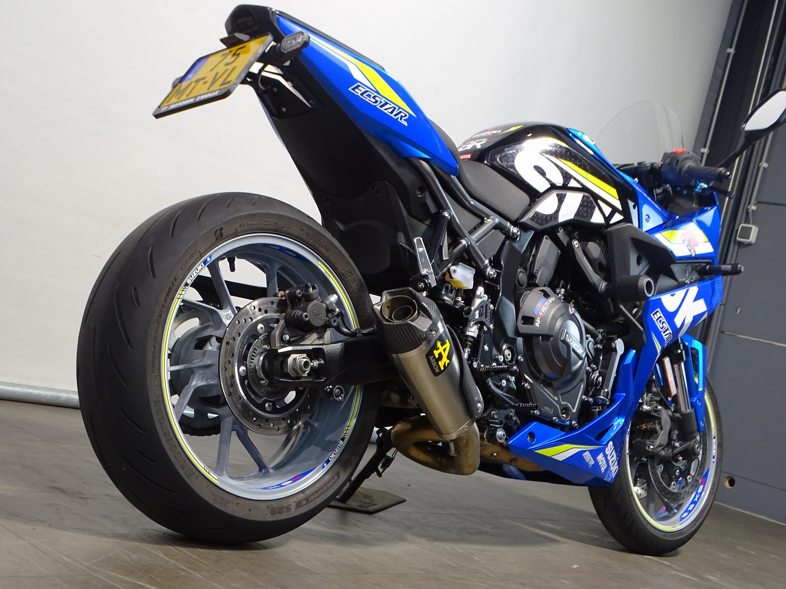 SUZUKI GSX-8R
