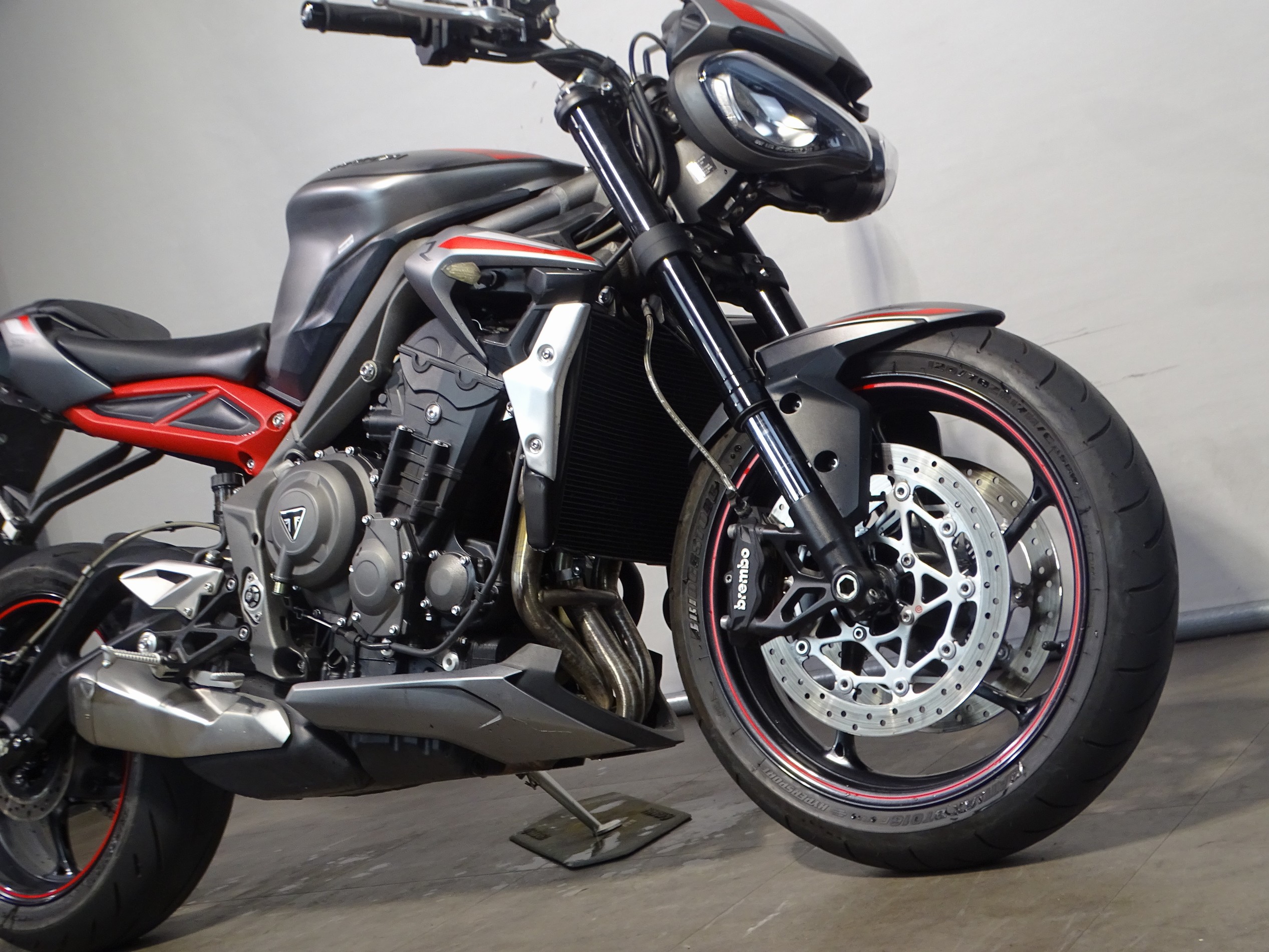 TRIUMPH STREET TRIPLE R