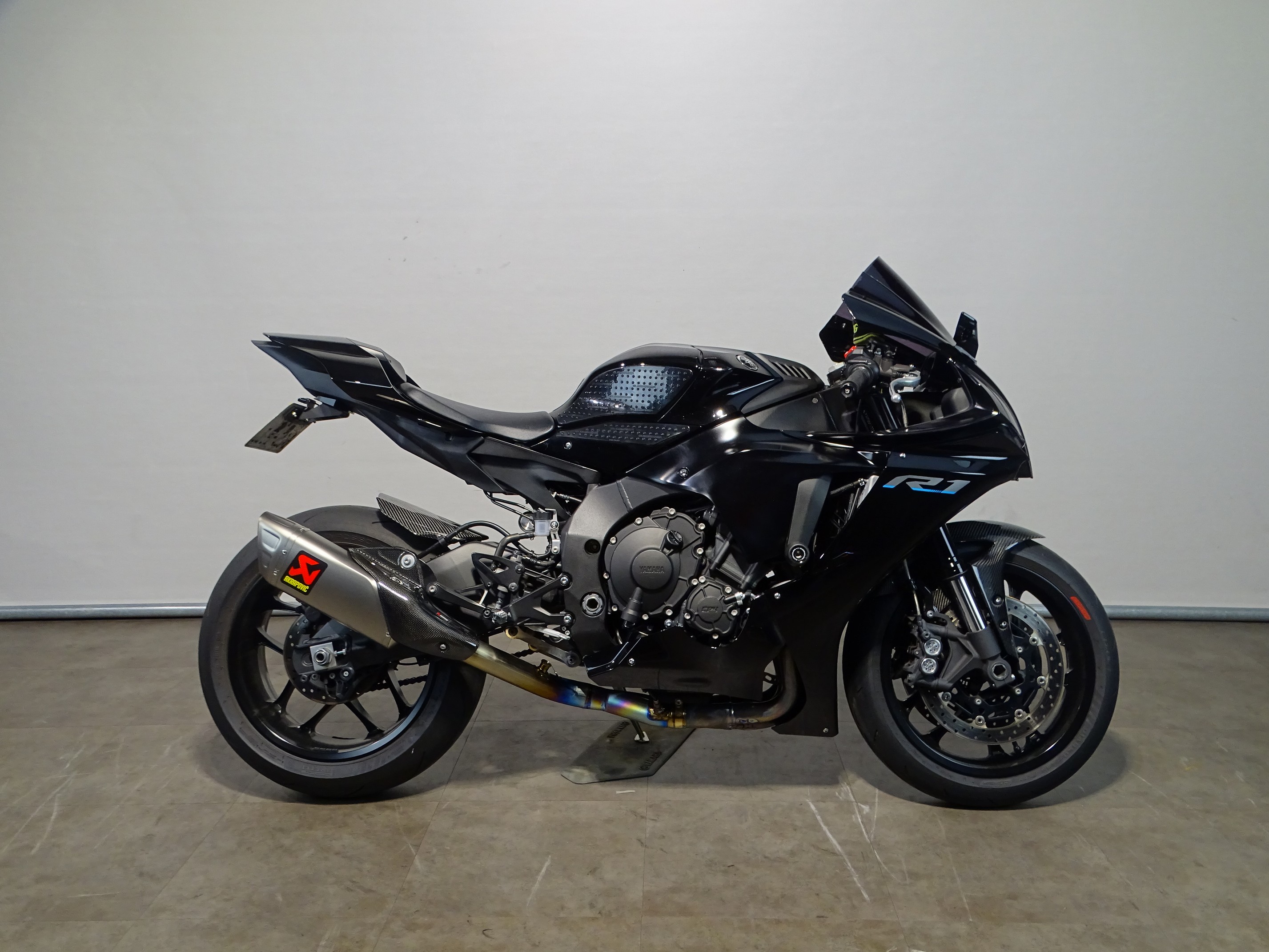 YAMAHA YZF-R1