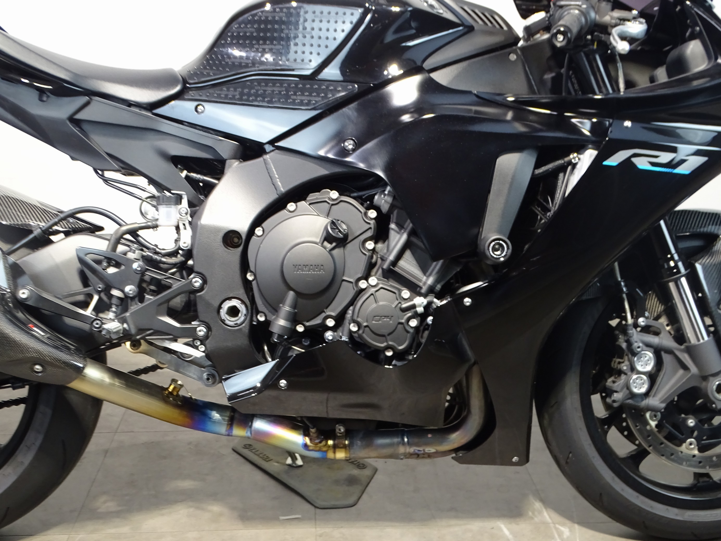 YAMAHA YZF-R1