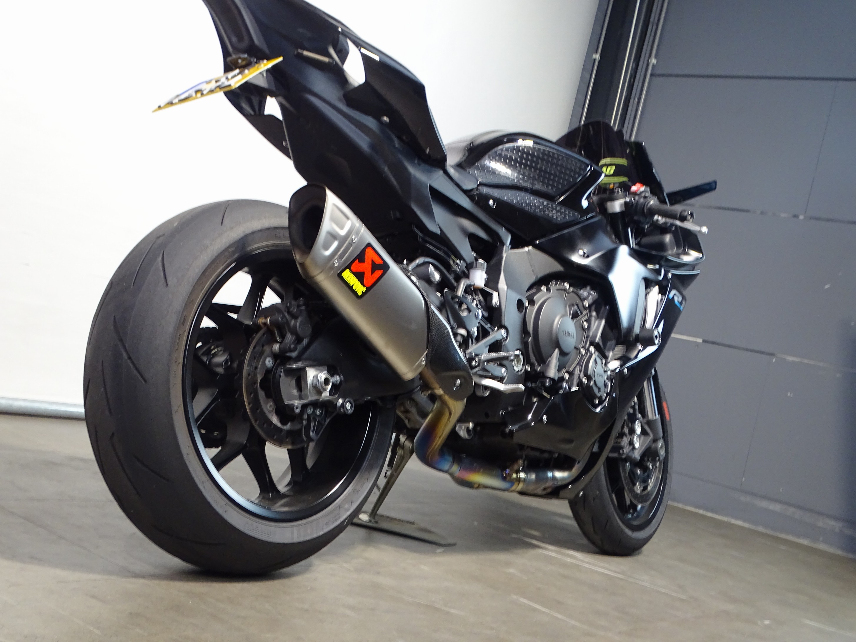 YAMAHA YZF-R1