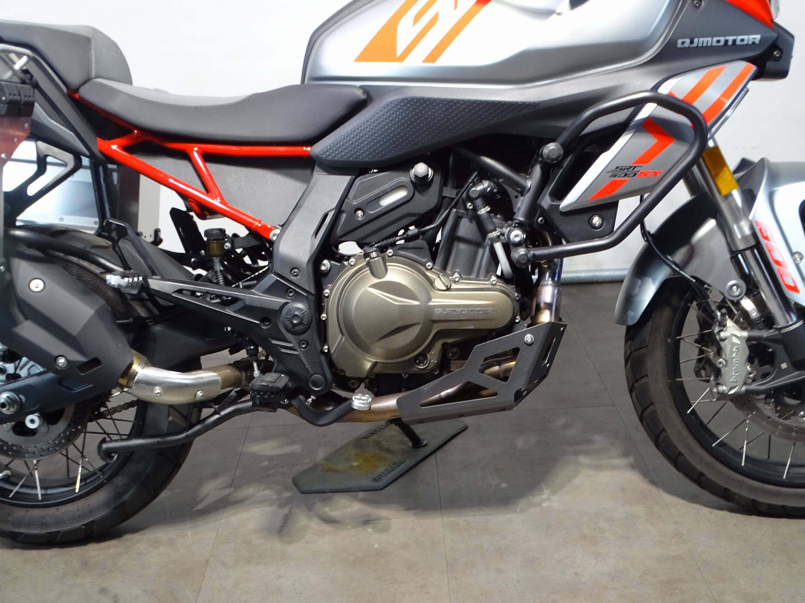 QJMOTOR SRT 600 SX TOURING