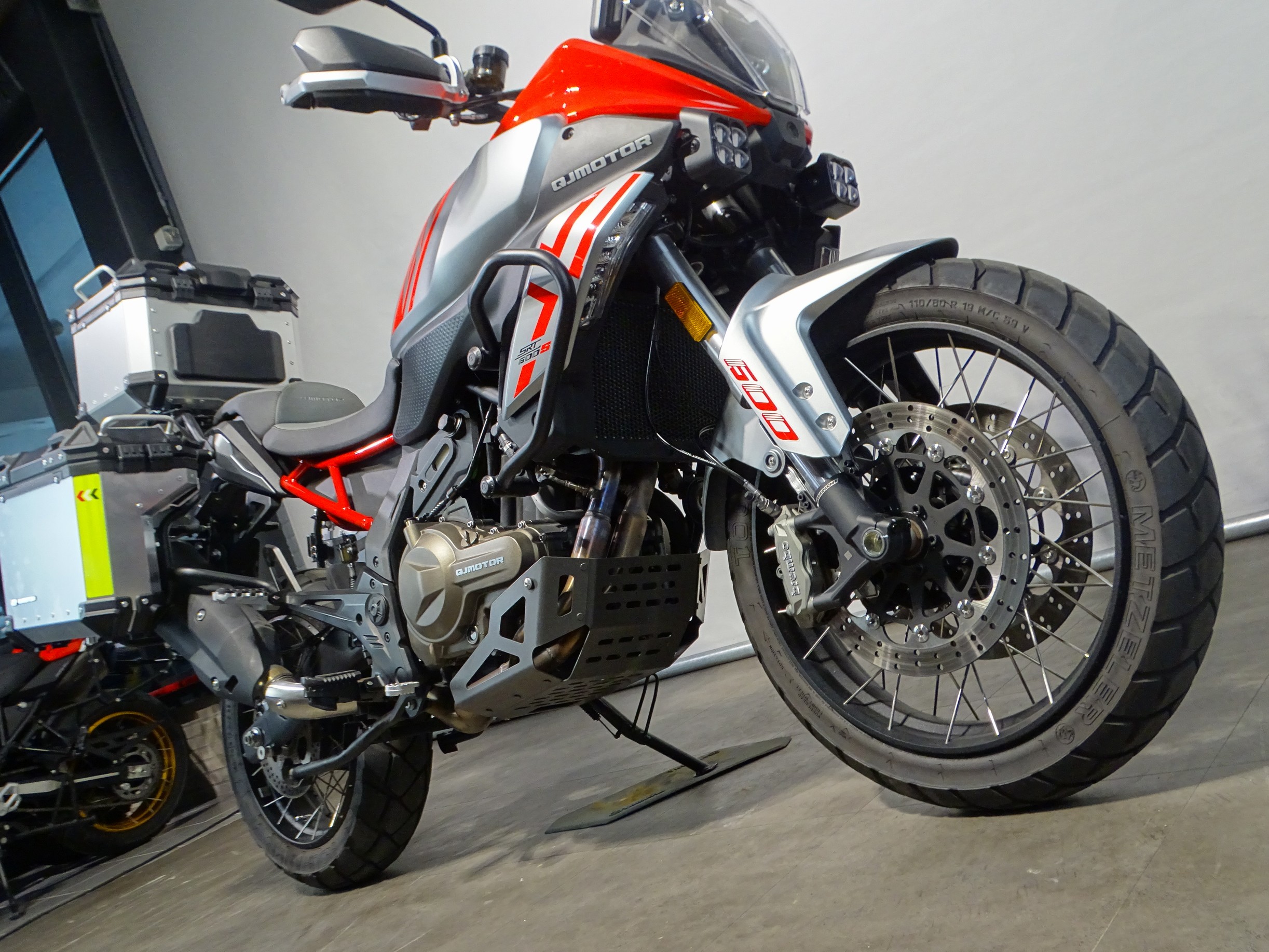 QJMOTOR SRT 600 SX TOURING