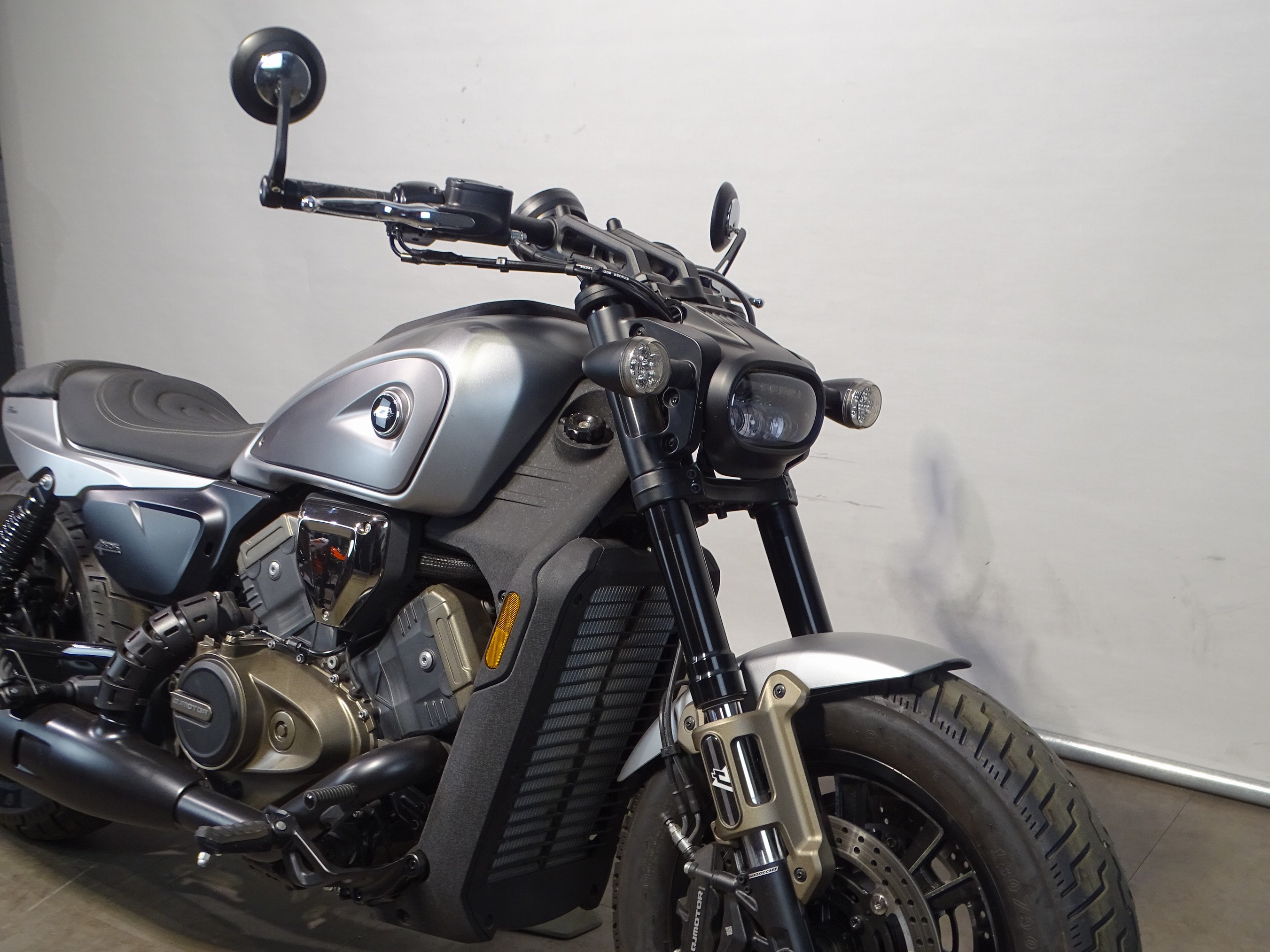 QJMOTOR SRV 600 V2