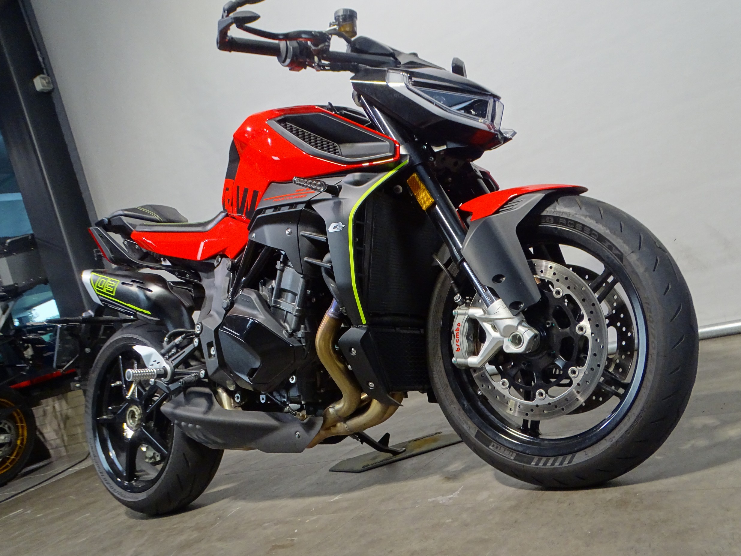 QJMOTOR SRK 921