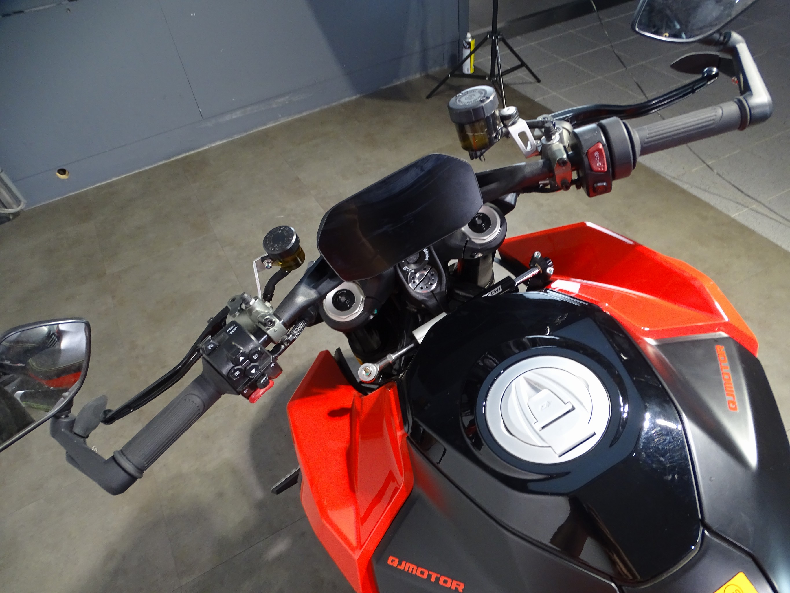 QJMOTOR SRK 921