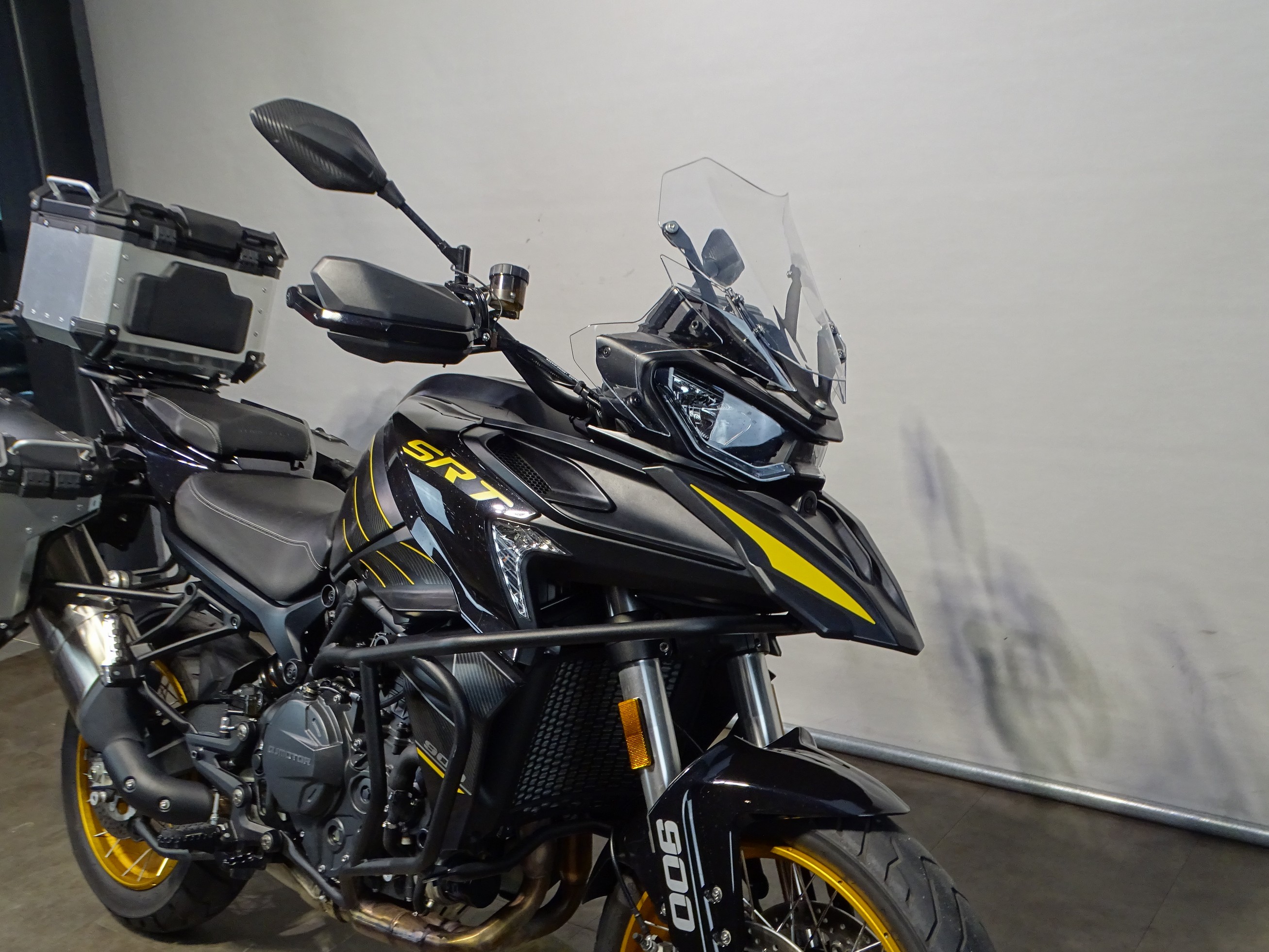 QJMOTOR SRT 900 SX TOURING