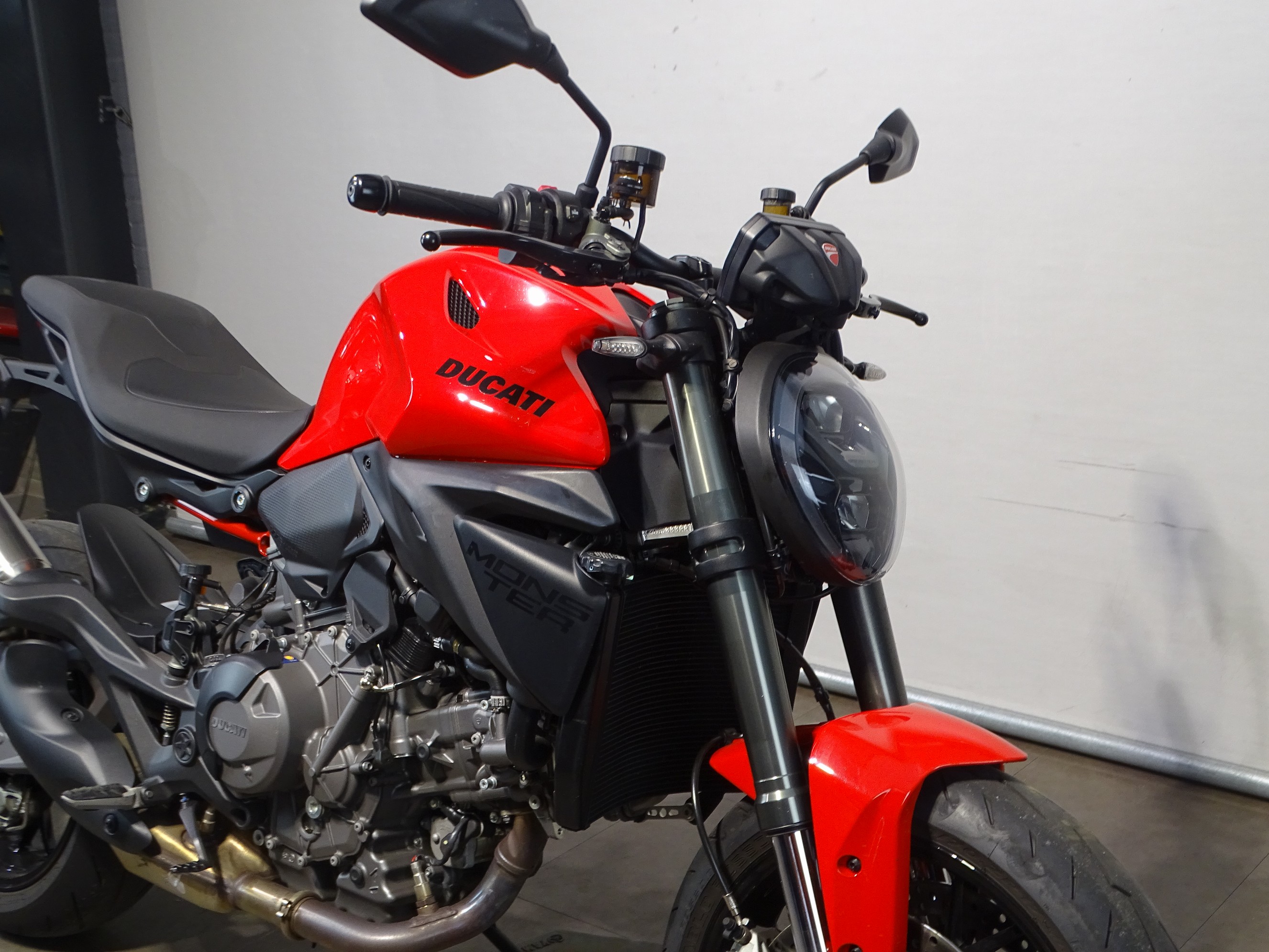 DUCATI MONSTER V2