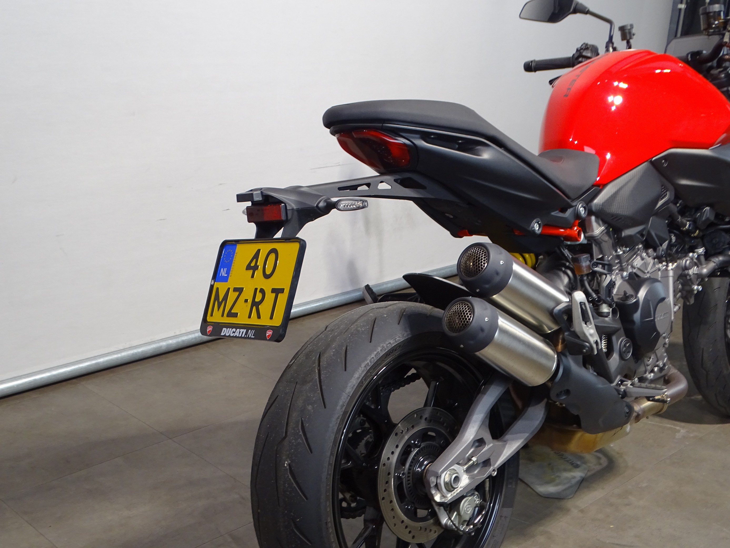 DUCATI MONSTER V2