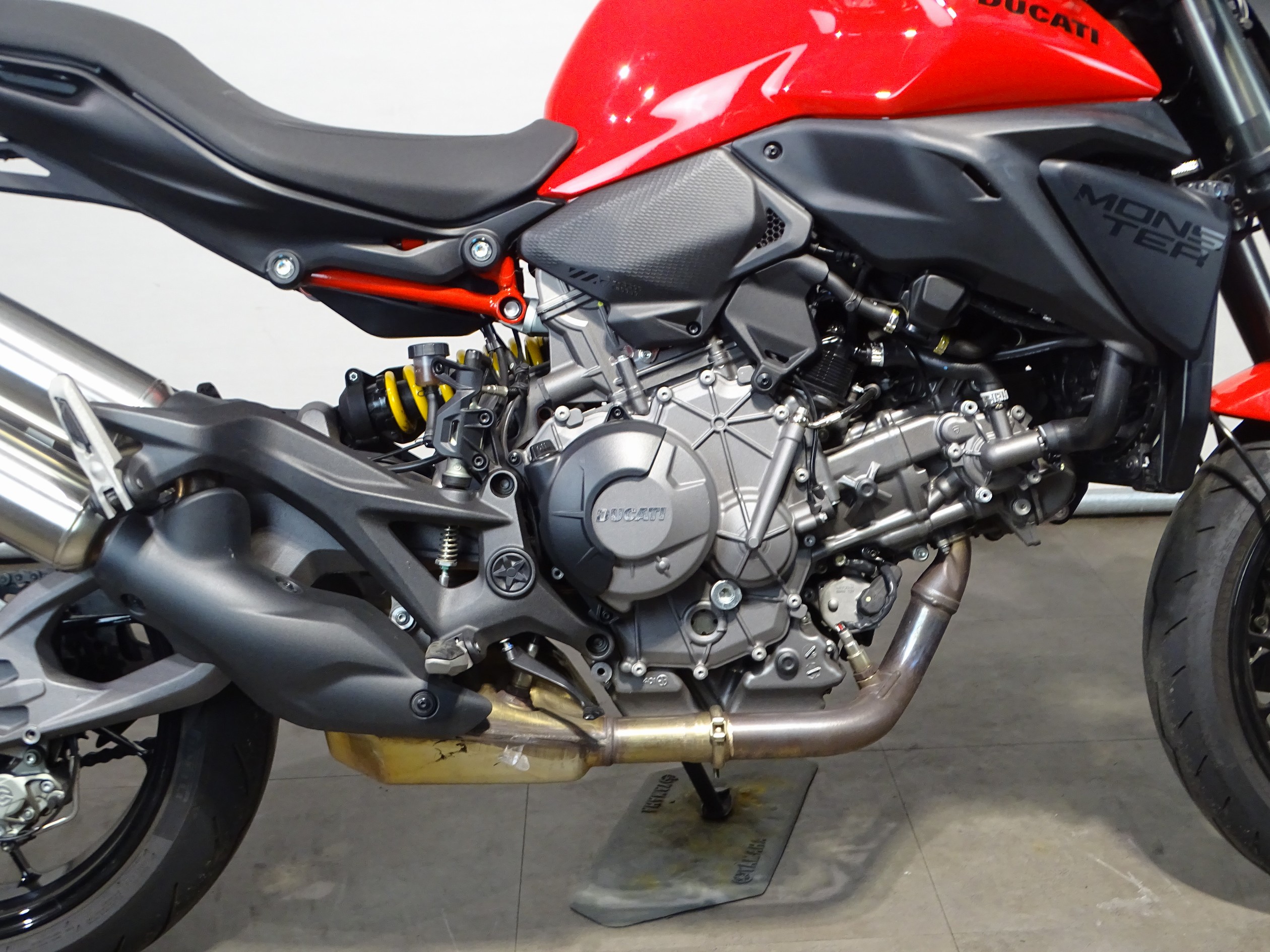 DUCATI MONSTER V2