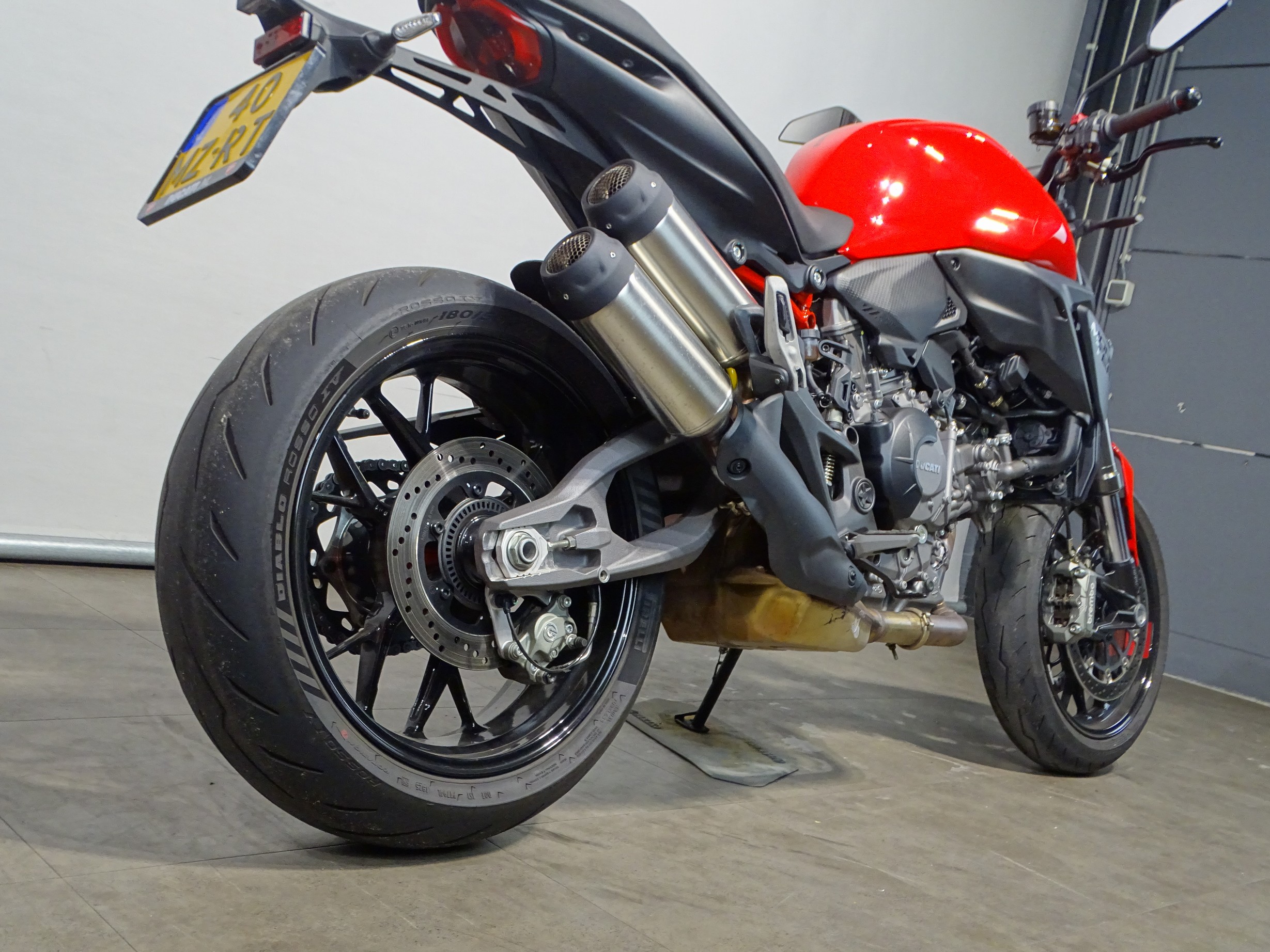 DUCATI MONSTER V2