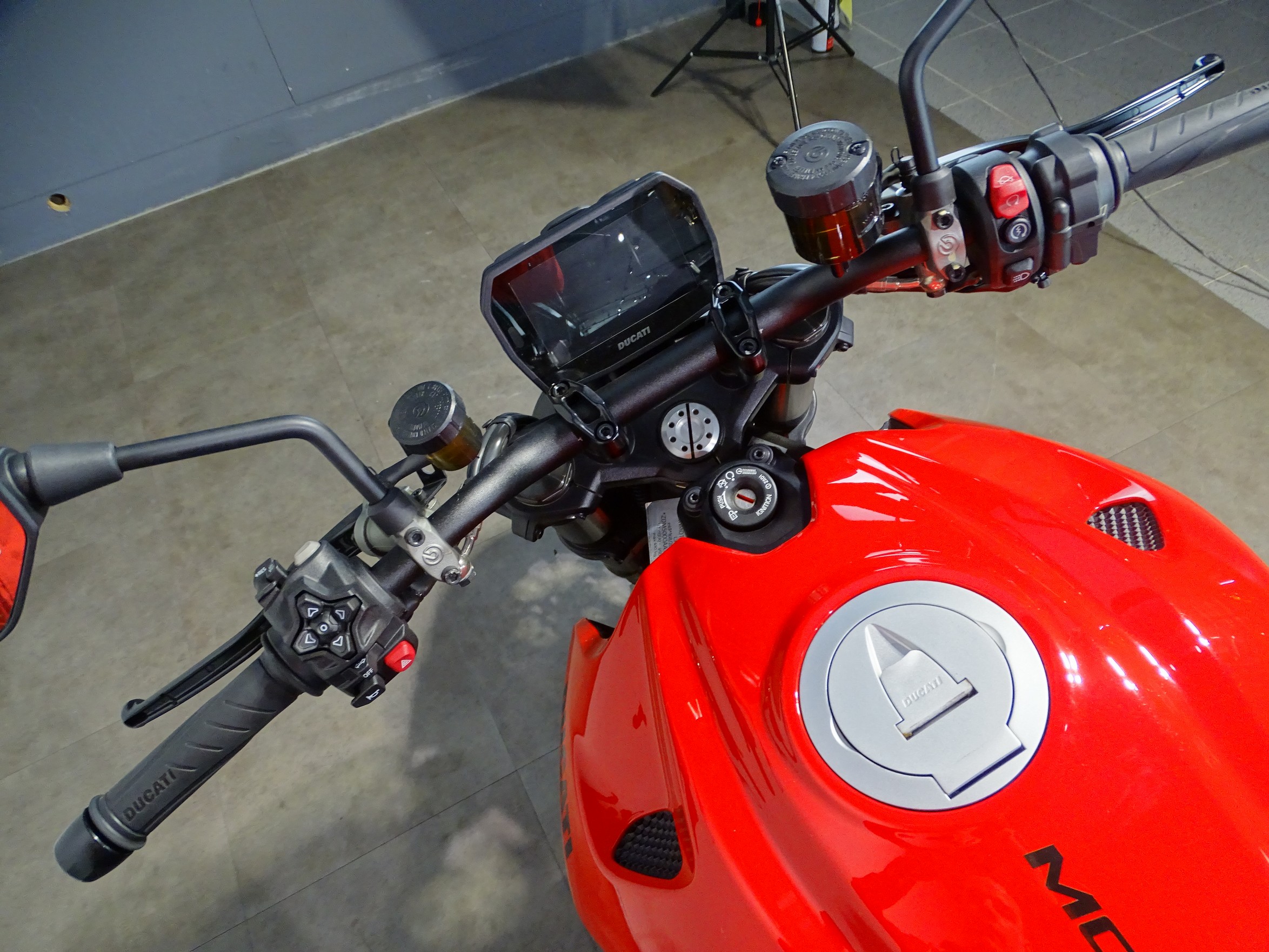 DUCATI MONSTER V2