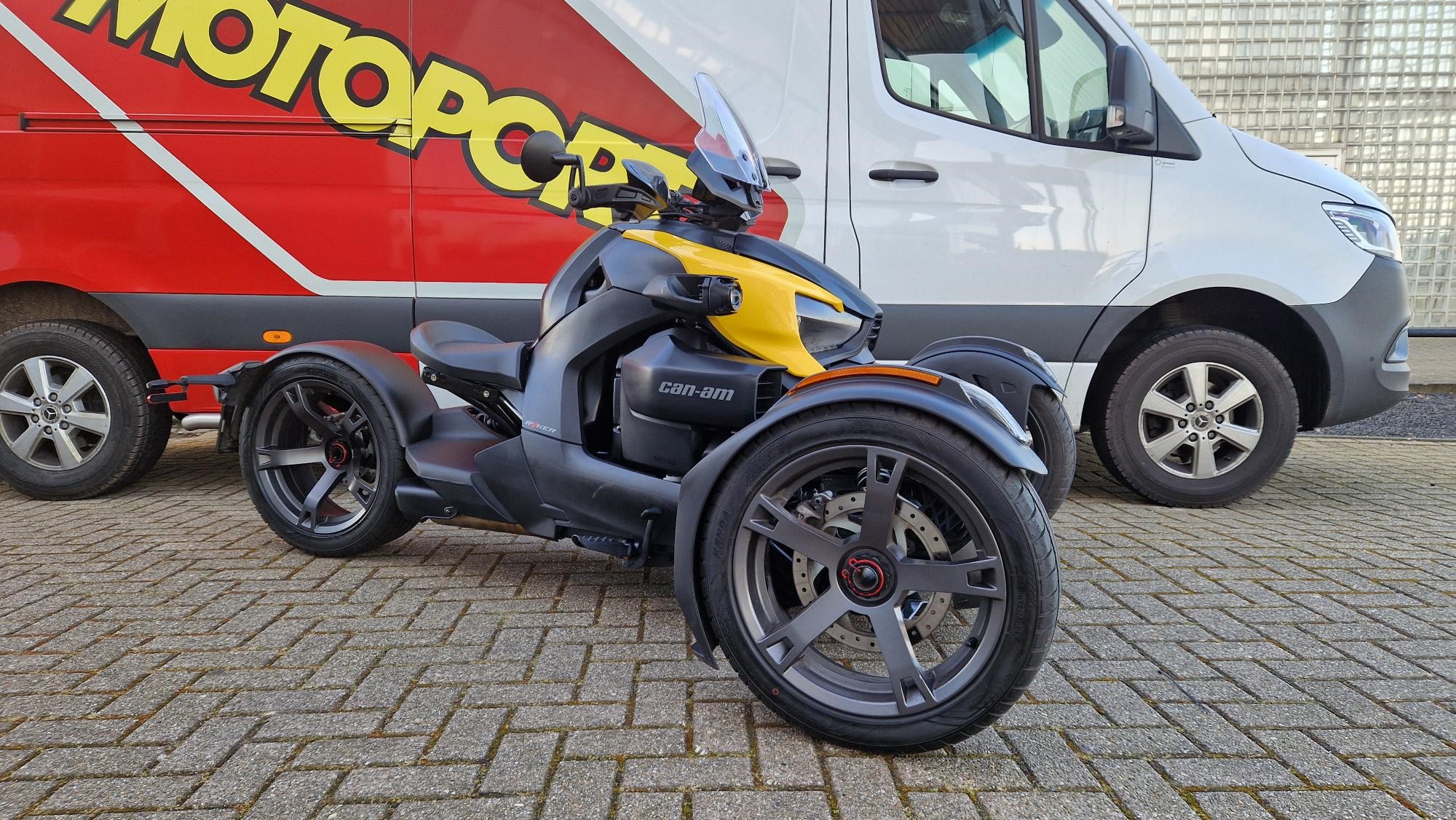 CAN-AM - RYKER 900