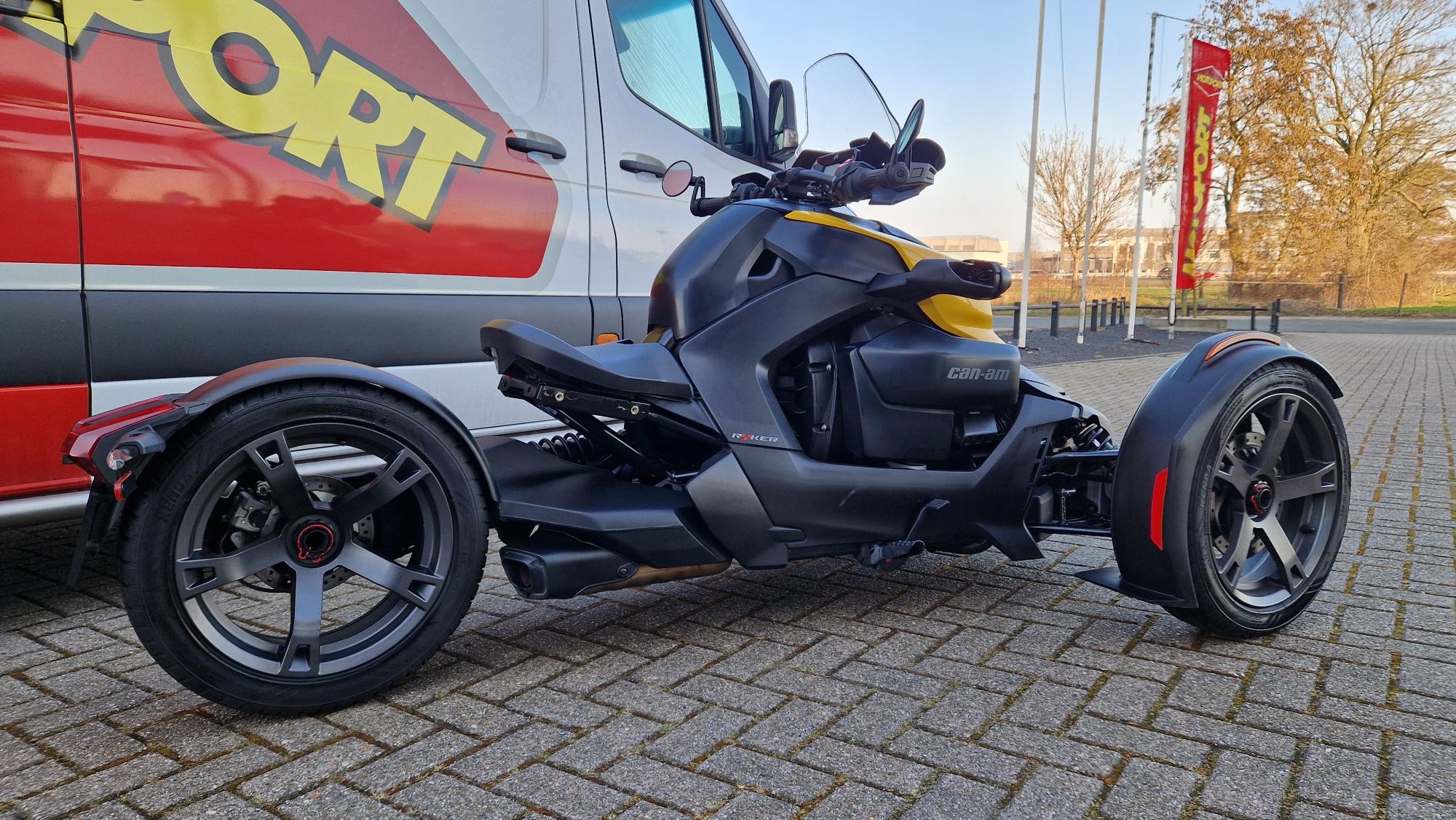 CAN-AM - RYKER 900