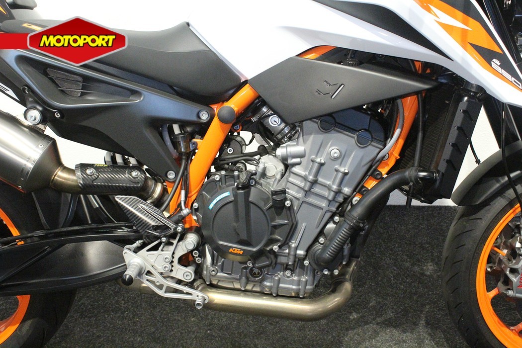 KTM - 890 DUKE R
