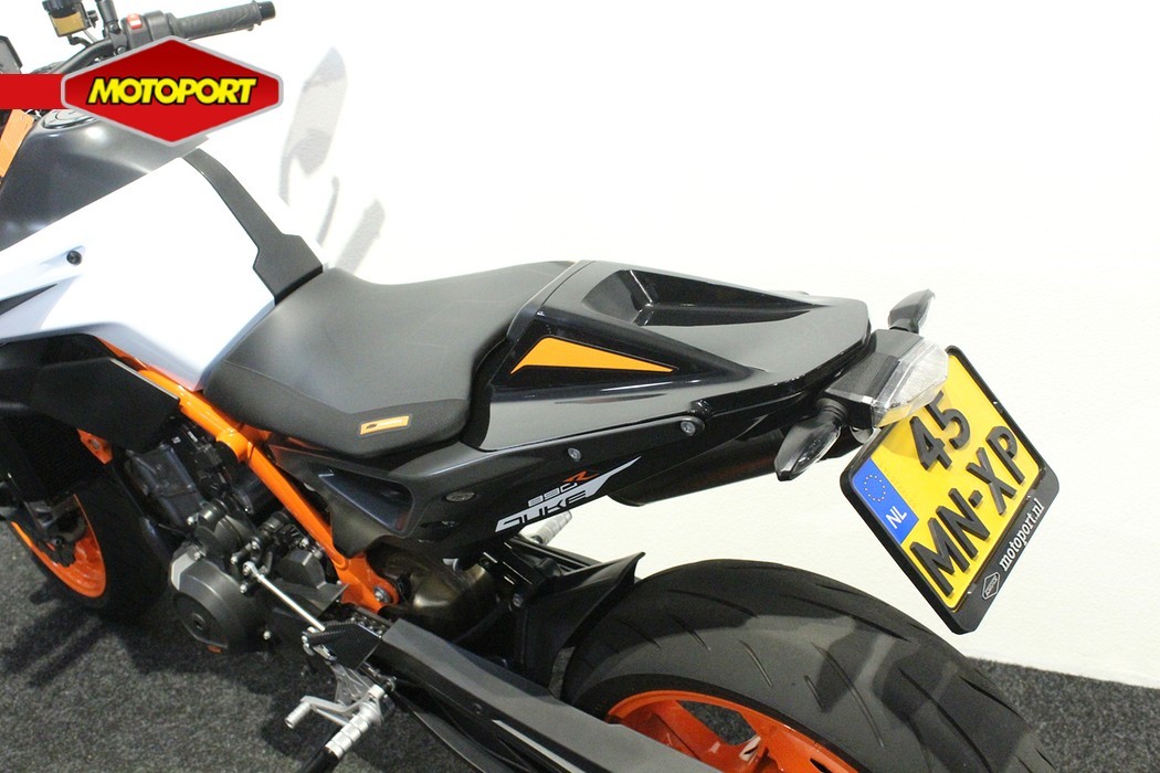 KTM - 890 DUKE R