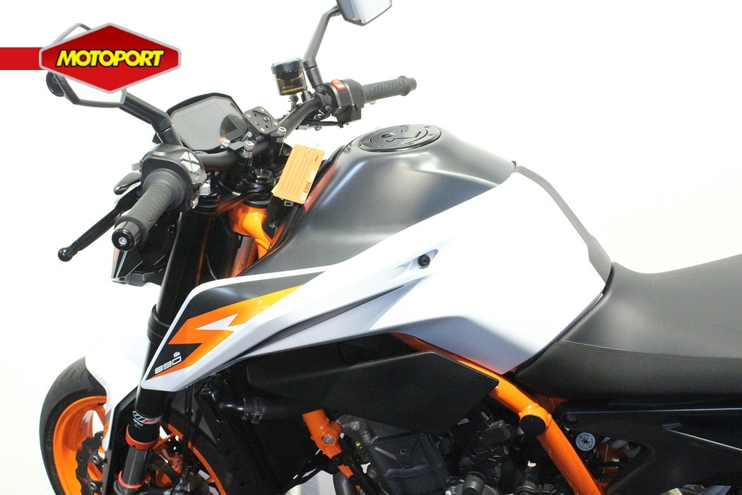 KTM - 890 DUKE R