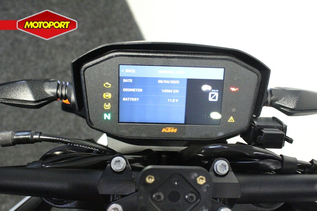 KTM - 890 DUKE R