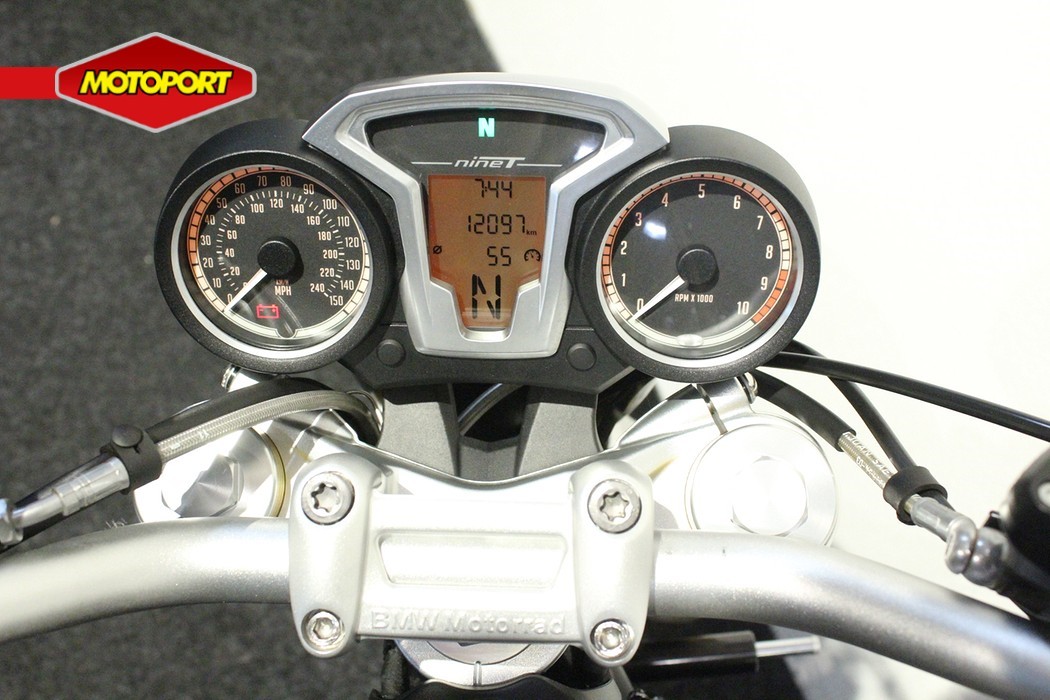 BMW - R NINE T