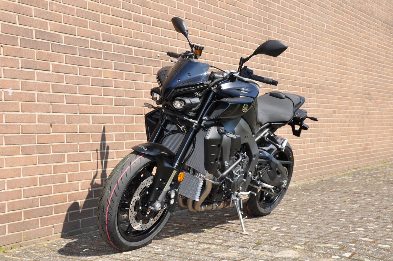 YAMAHA - MT 10