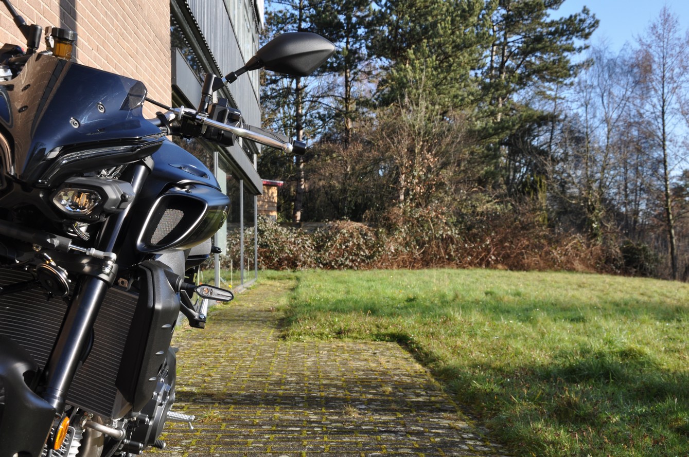 YAMAHA - MT 10