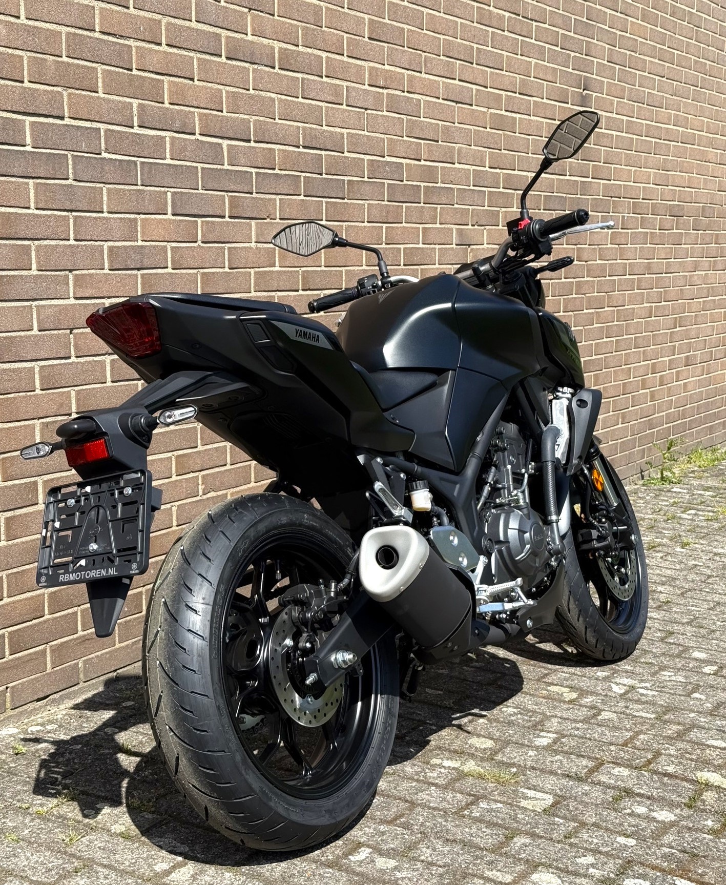 YAMAHA MT 03 Yamaha MT-03 2025 û Gloe