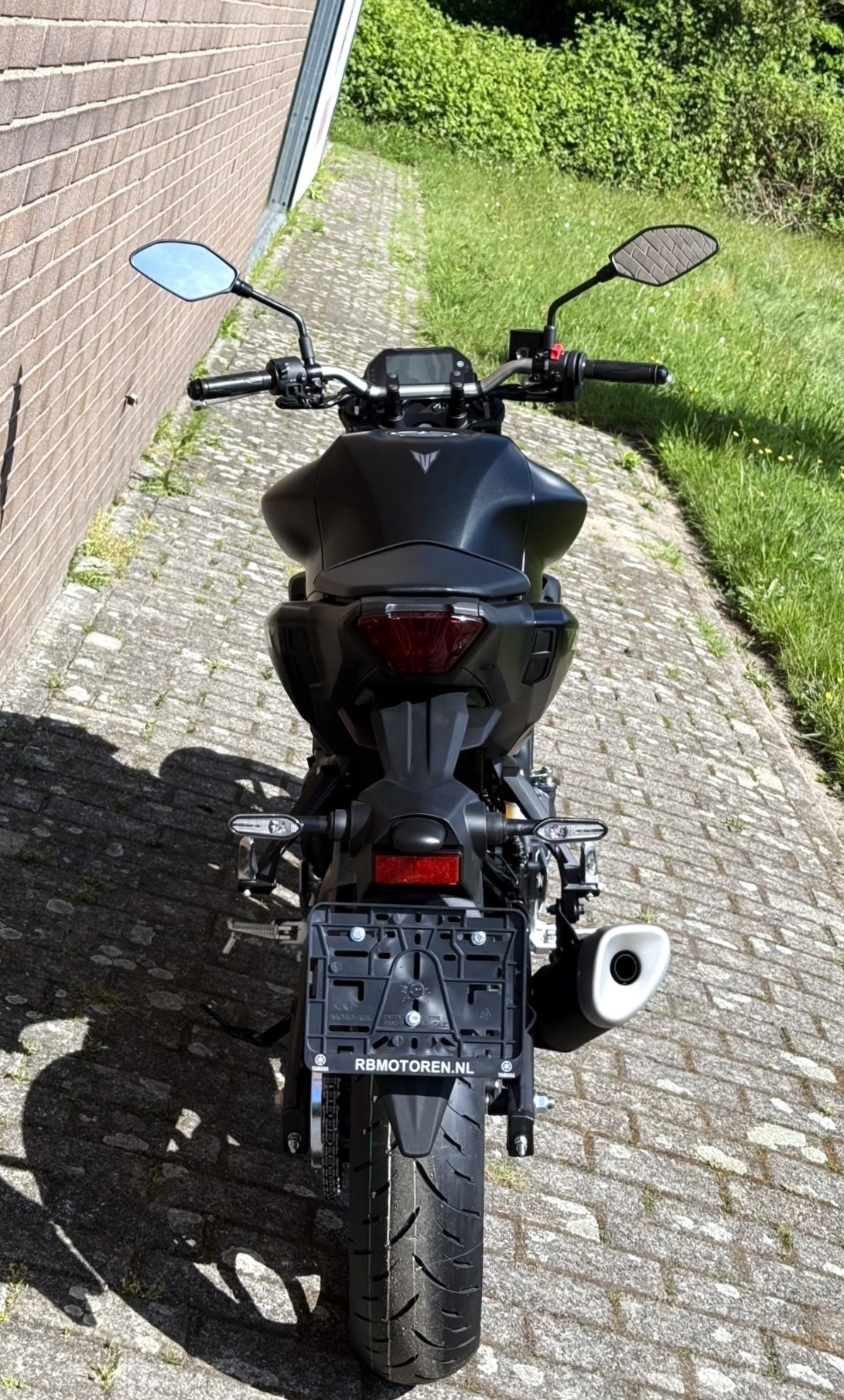 YAMAHA MT 03 Yamaha MT-03 2025 û Gloe