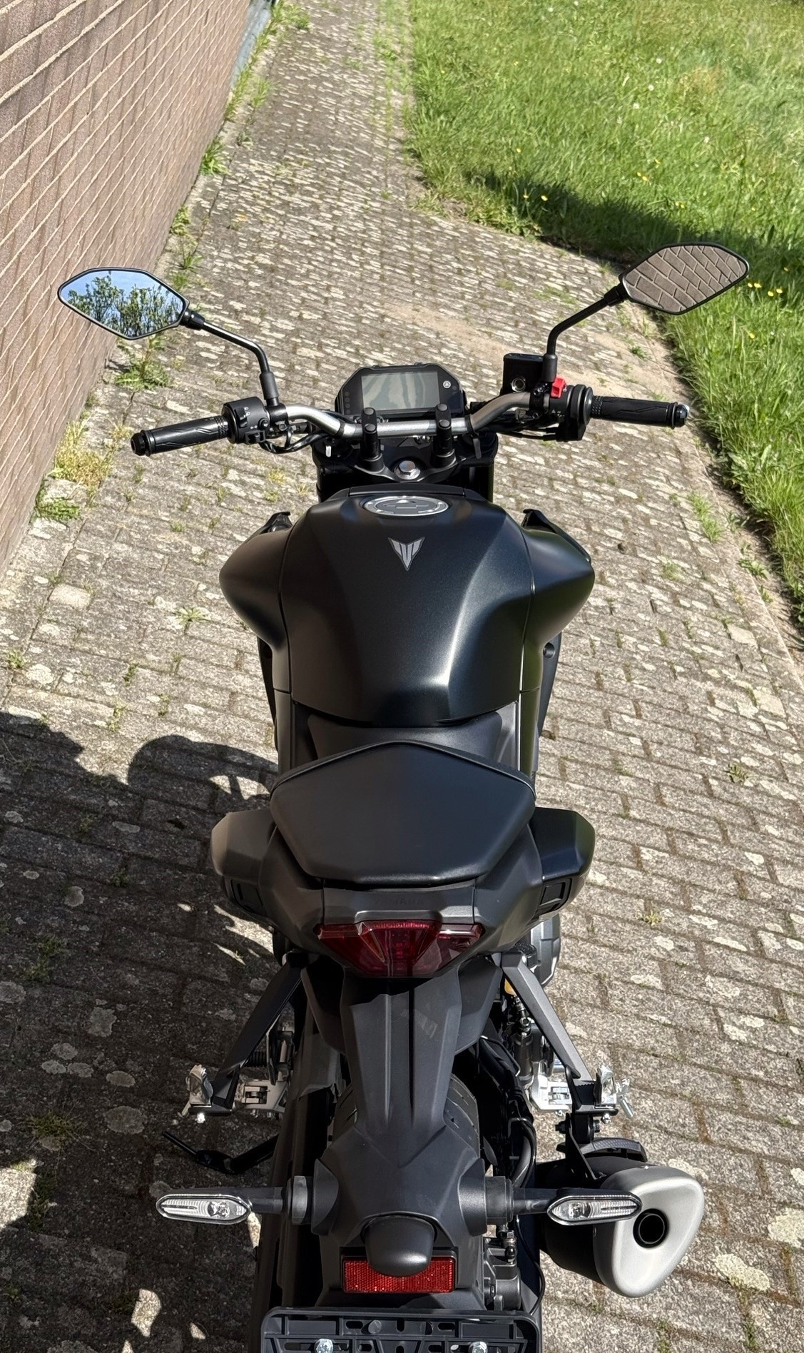 YAMAHA MT 03 Yamaha MT-03 2025 û Gloe
