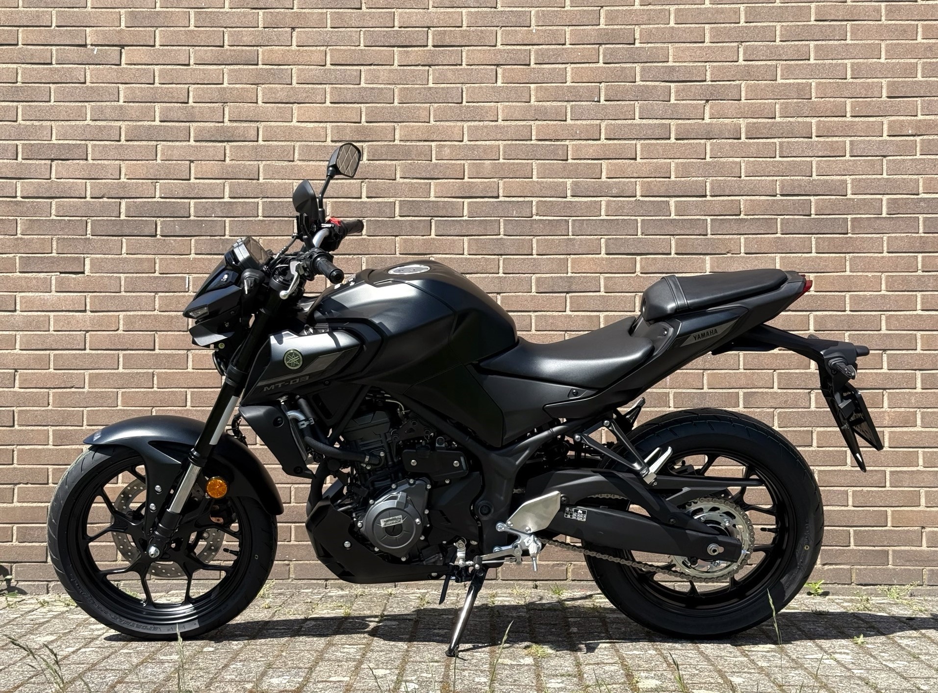 YAMAHA MT 03 Yamaha MT-03 2025 û Gloe