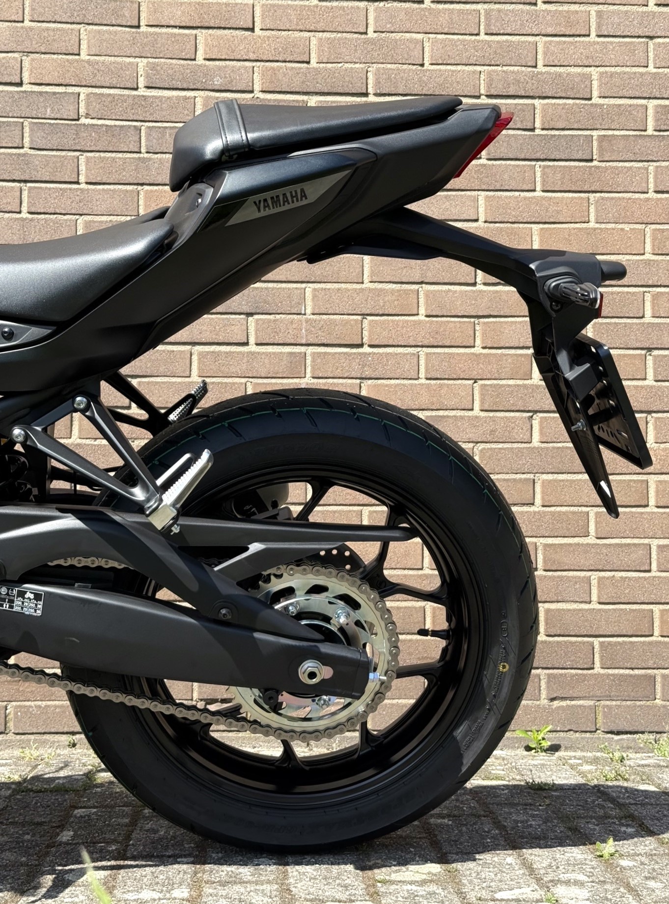 YAMAHA MT 03 Yamaha MT-03 2025 û Gloe