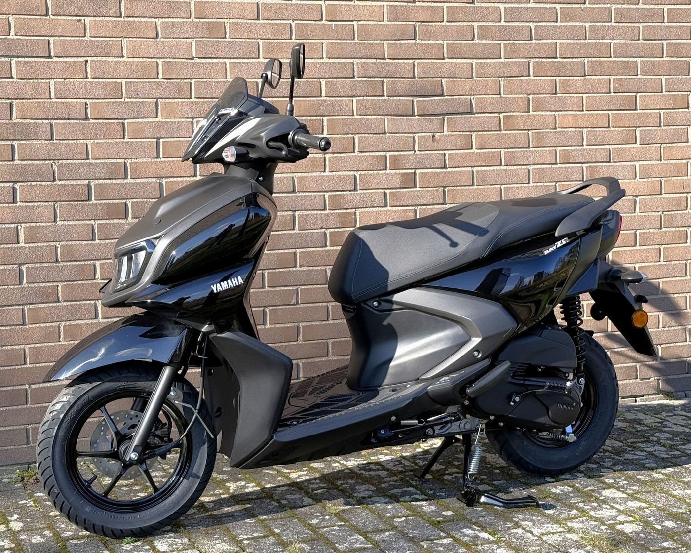 YAMAHA RayZR