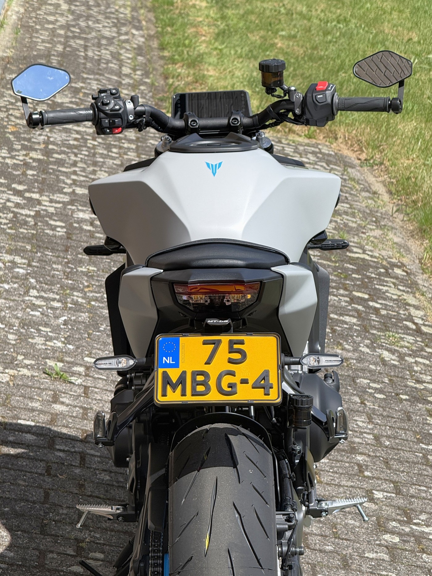 YAMAHA MT 09
