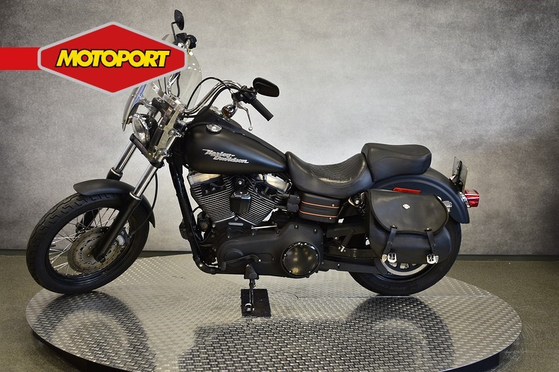 HARLEY-DAVIDSON - Street Bob