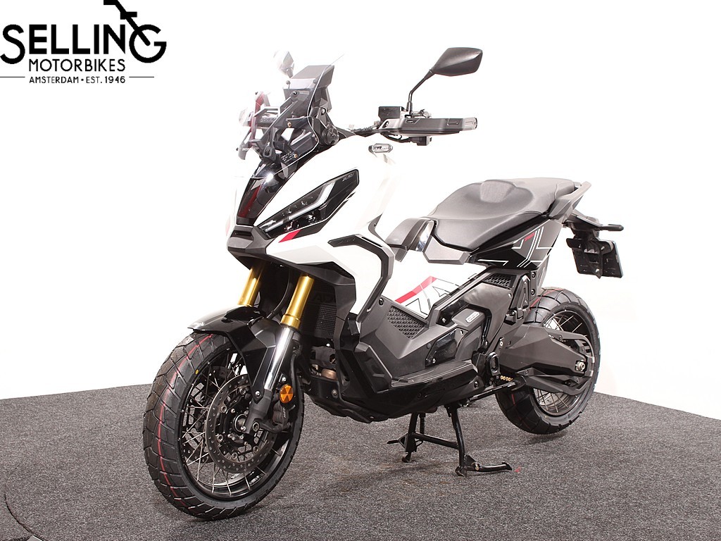 HONDA - X-ADV 750 NH138 Shasta White