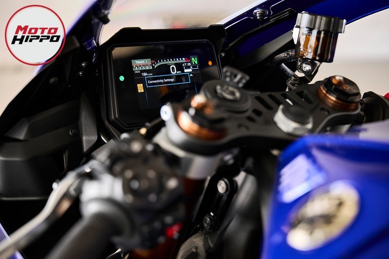 YAMAHA - R9