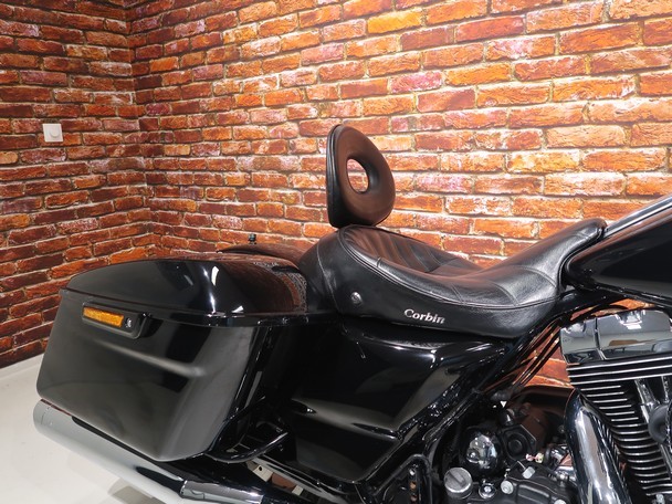 HARLEY-DAVIDSON - FLHX Street Glide 1690