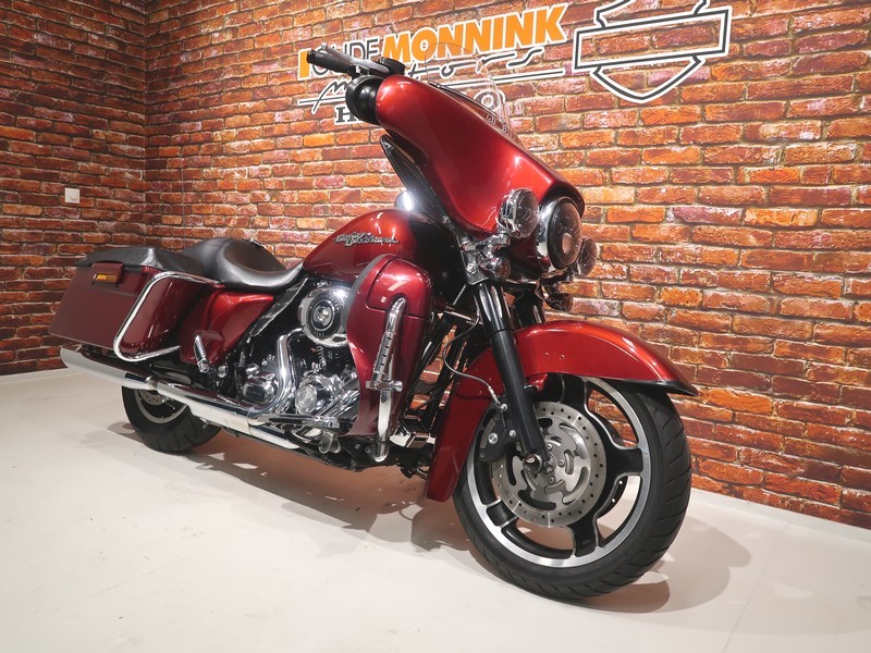 HARLEY-DAVIDSON - FLHX Street Glide 1580