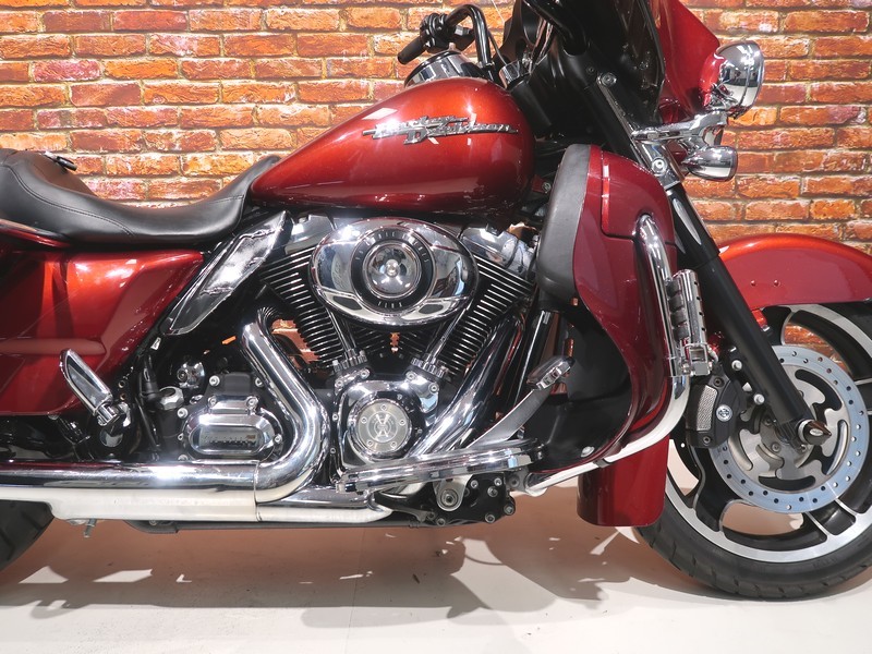 HARLEY-DAVIDSON - FLHX Street Glide 1580