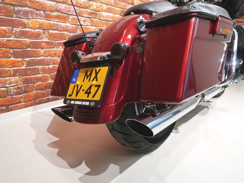 HARLEY-DAVIDSON - FLHX Street Glide 1580