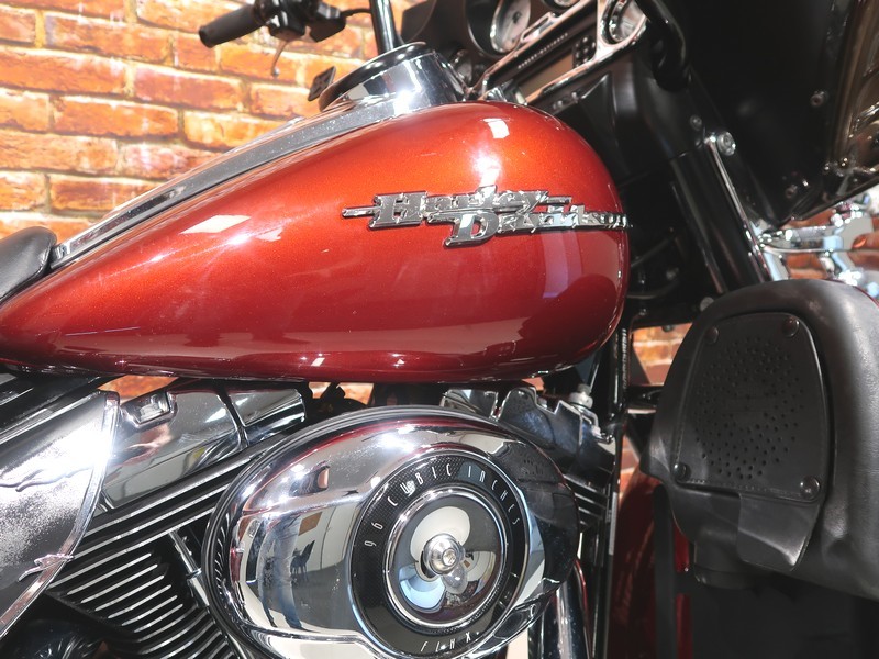 HARLEY-DAVIDSON - FLHX Street Glide 1580