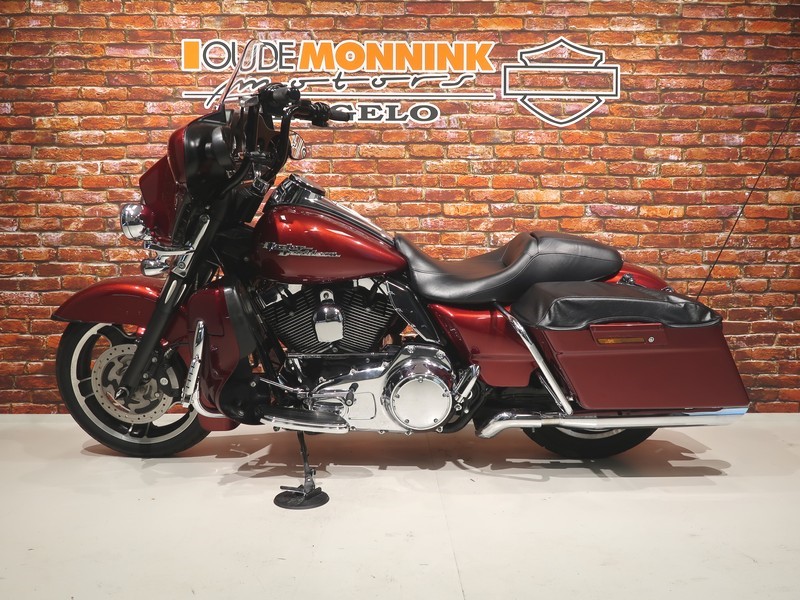 HARLEY-DAVIDSON - FLHX Street Glide 1580
