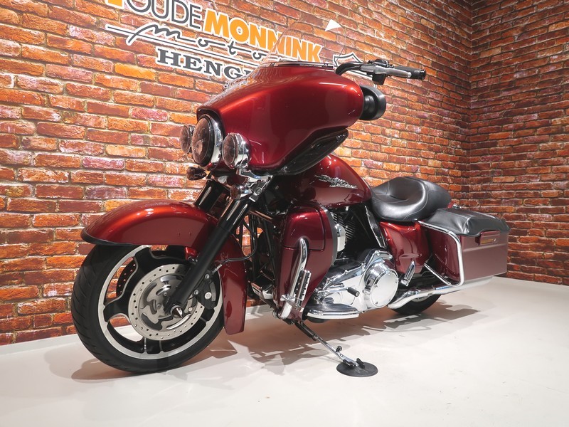 HARLEY-DAVIDSON - FLHX Street Glide 1580