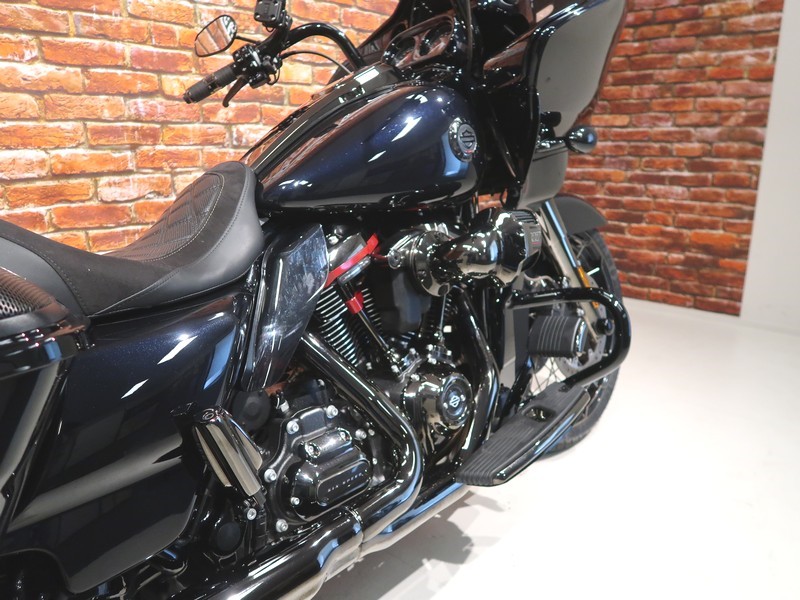 HARLEY-DAVIDSON - FLTRXSE CVO 117 Road Glide