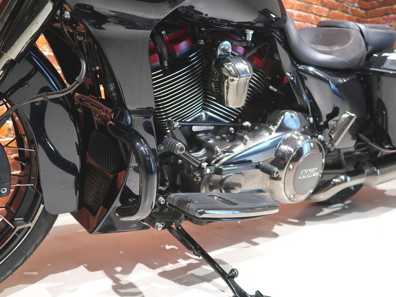 HARLEY-DAVIDSON - FLTRXSE CVO 117 Road Glide