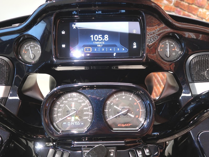 HARLEY-DAVIDSON - FLTRXSE CVO 117 Road Glide