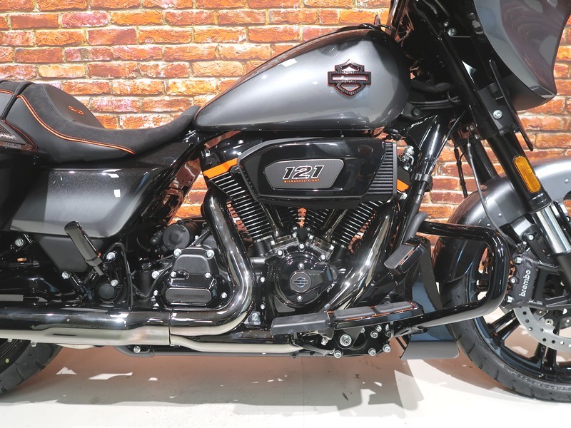 HARLEY-DAVIDSON - FLHXSE CVO Street Glide 121