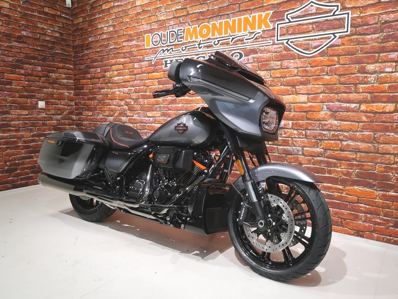 HARLEY-DAVIDSON - FLHXSE CVO Street Glide 121