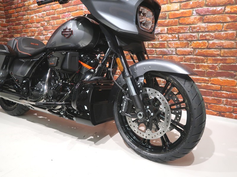 HARLEY-DAVIDSON - FLHXSE CVO Street Glide 121