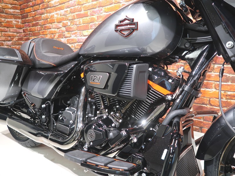 HARLEY-DAVIDSON - FLHXSE CVO Street Glide 121
