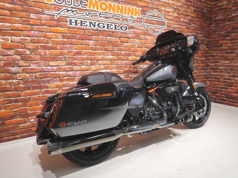 HARLEY-DAVIDSON - FLHXSE CVO Street Glide 121